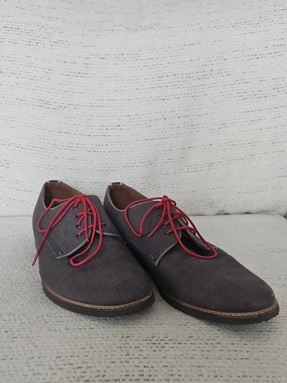 Steve Madden Gray Canvas Oxfords with Red Laces